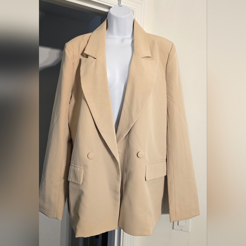 NWOT PrettyLittleThing Womens Oversized Beige Blazer - Size 6 - Picture 2 of 5